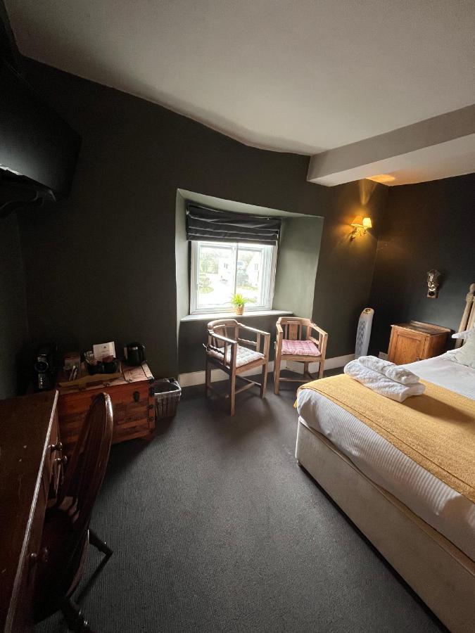 The Kings Arms Hotel Didmarton Exterior photo