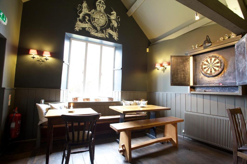 The Kings Arms Hotel Didmarton Exterior photo