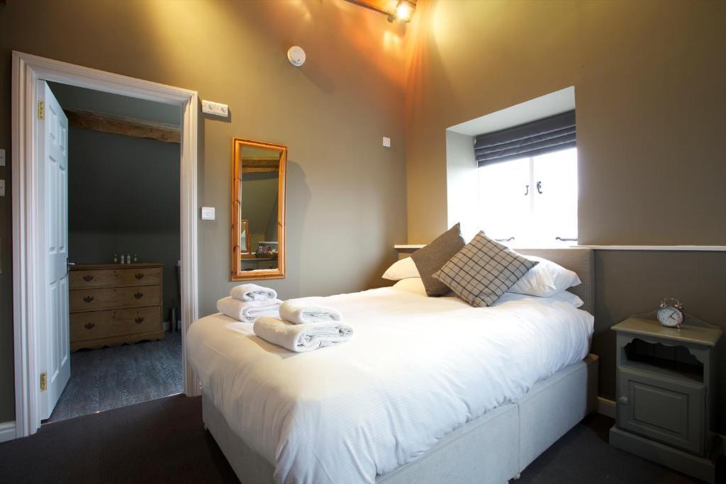 The Kings Arms Hotel Didmarton Room photo
