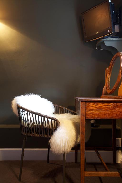 The Kings Arms Hotel Didmarton Room photo