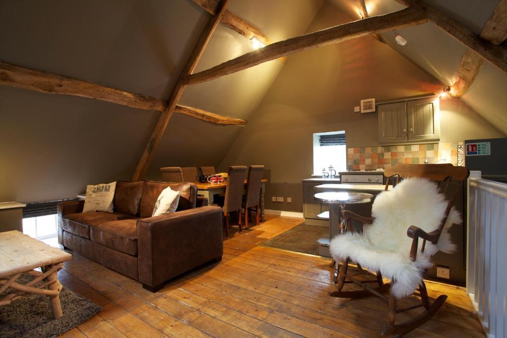 The Kings Arms Hotel Didmarton Room photo