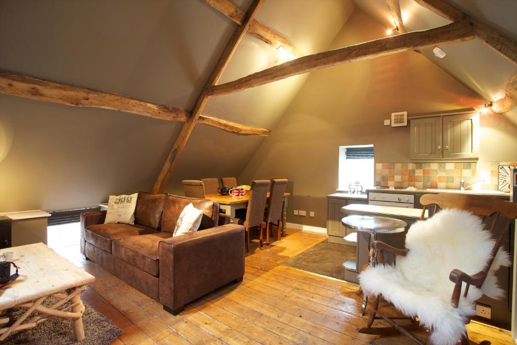 The Kings Arms Hotel Didmarton Room photo