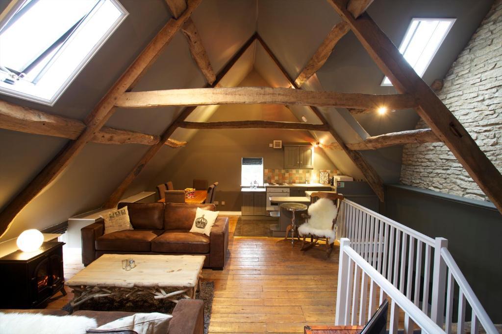 The Kings Arms Hotel Didmarton Room photo