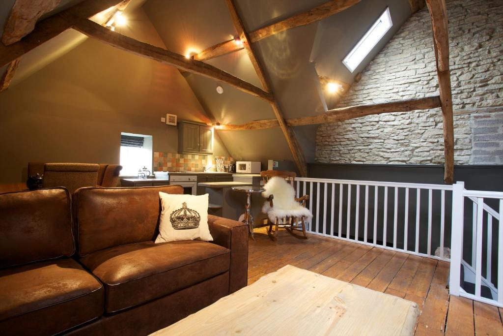 The Kings Arms Hotel Didmarton Room photo