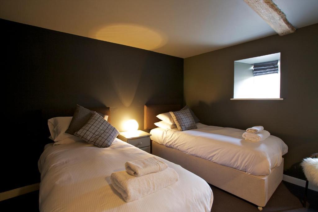 The Kings Arms Hotel Didmarton Room photo