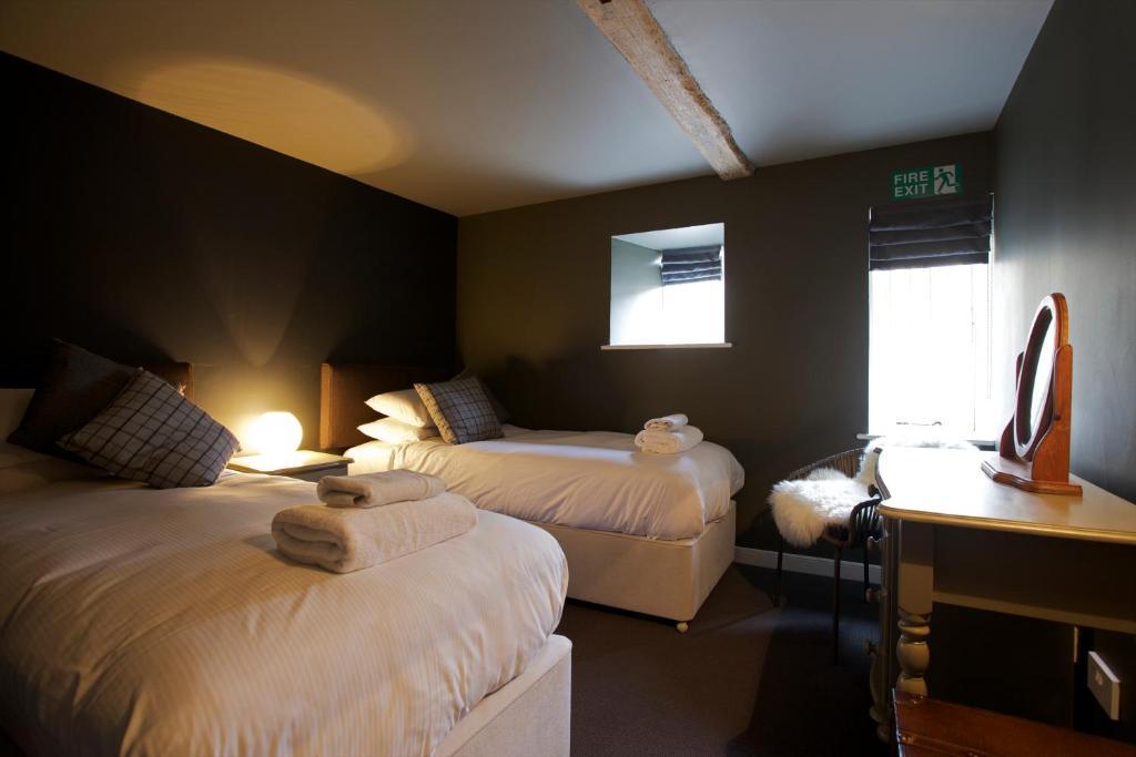 The Kings Arms Hotel Didmarton Room photo