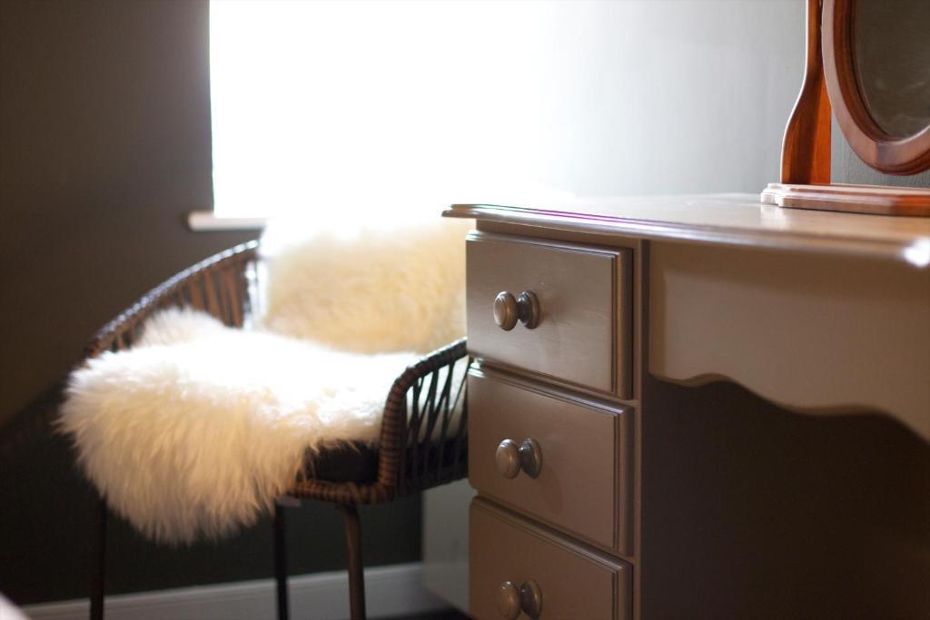 The Kings Arms Hotel Didmarton Room photo